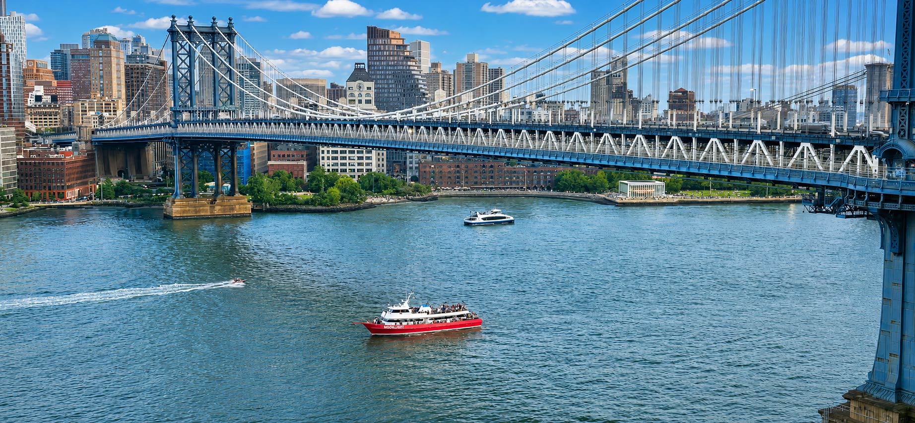 Guests enjoying a New York sightseeing cruise